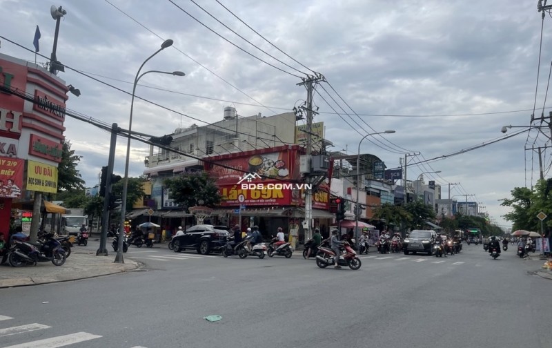 Bán Nhà Mặt Tiền Phan Văn Hớn Quận 12 - 300m² (10x30m) - Vị Trí Kinh Doanh Đắc Địa